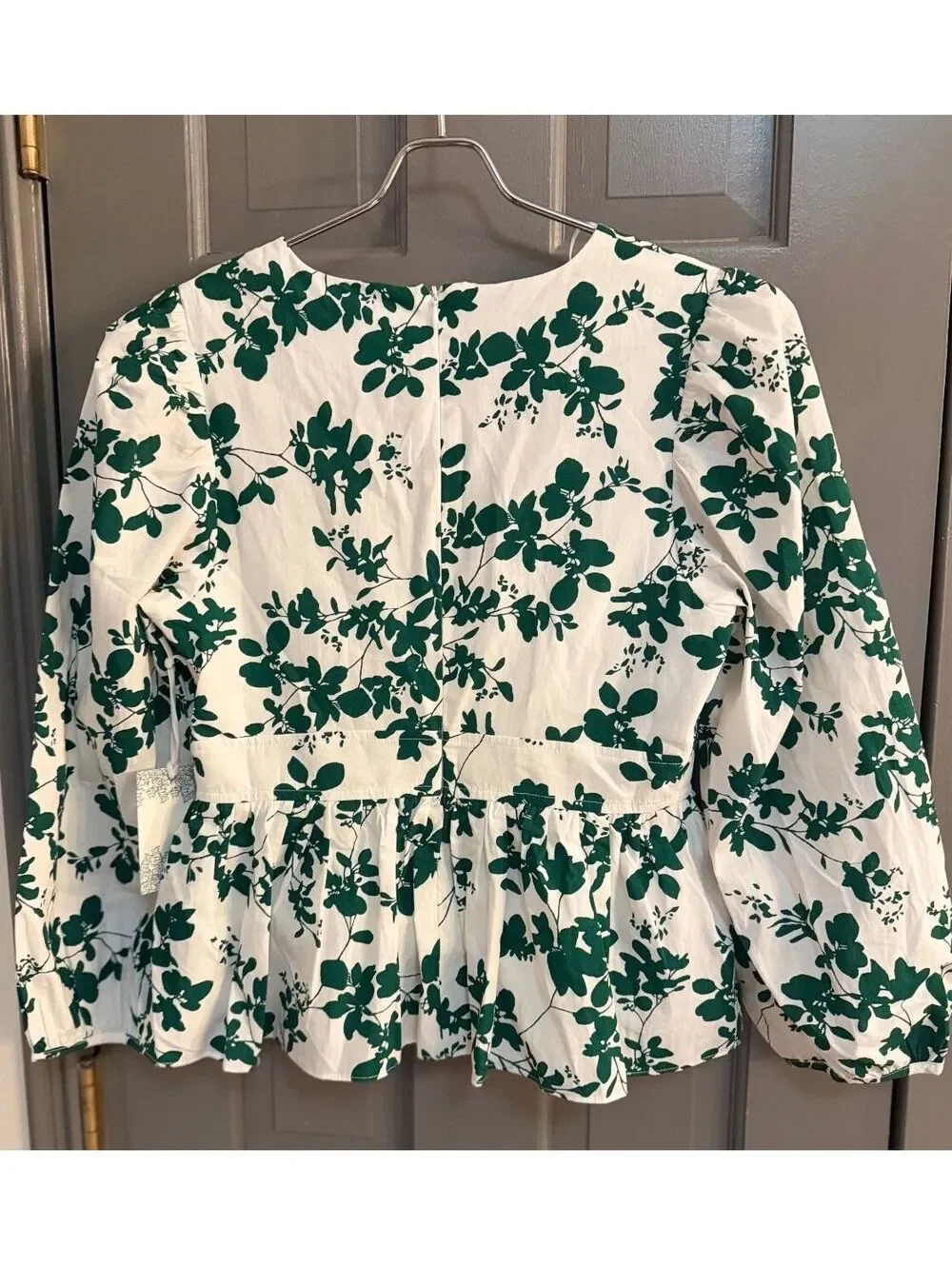 Hyacinth House Women's Green Floral Long Sleeve Peplum Blouse Size XS NWT